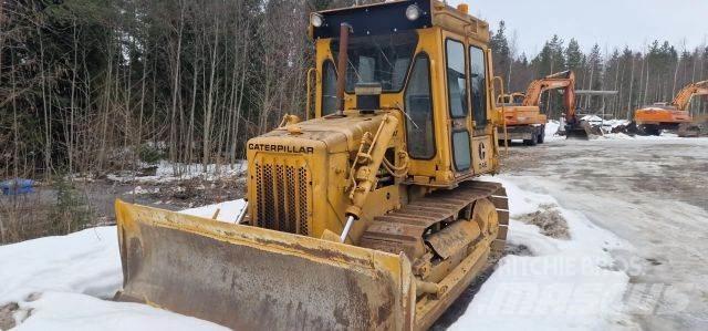 CAT D4E Crawler dozers