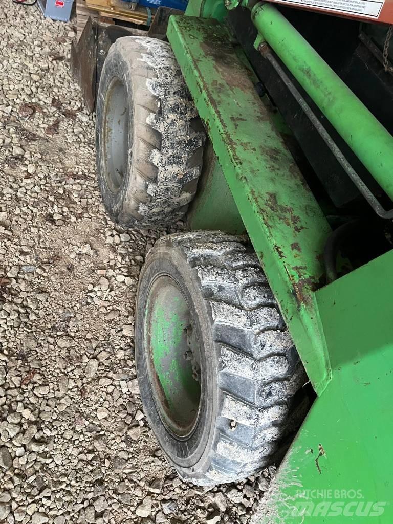 Gehl SL3825 Skid Steer Loaders
