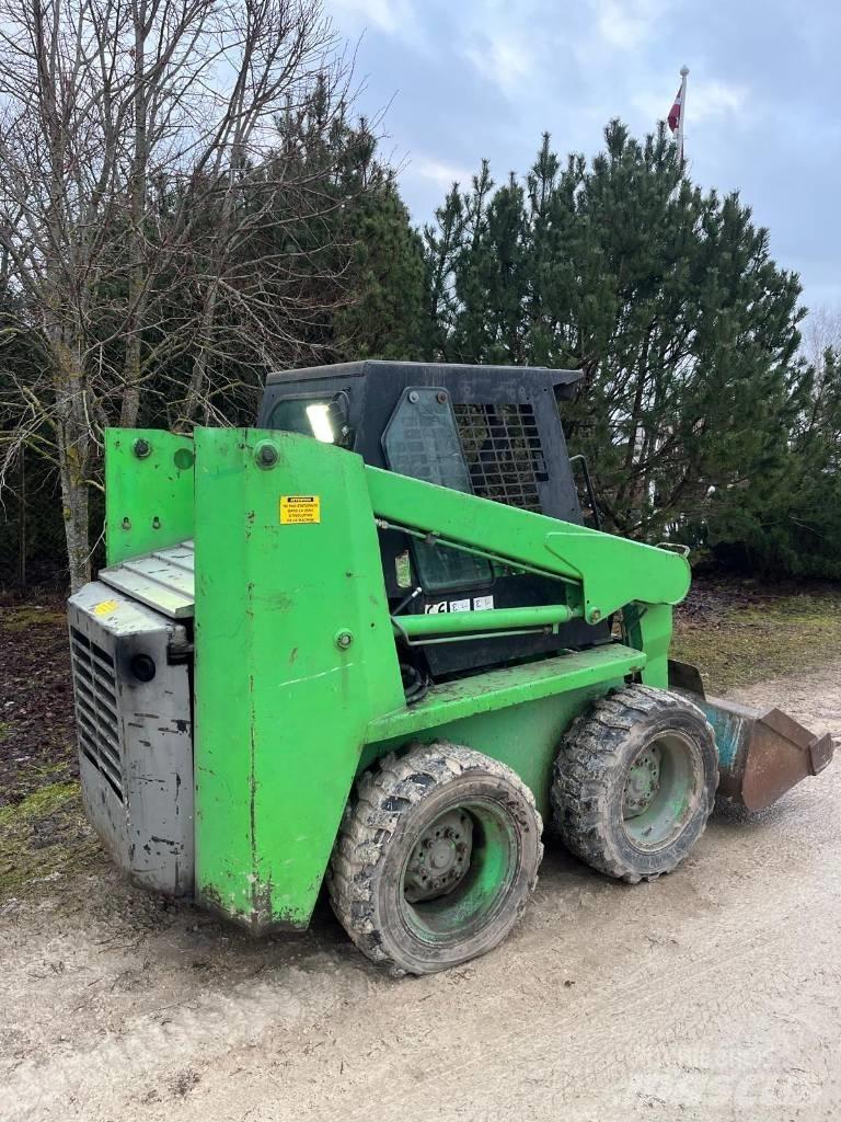 Gehl SL3825 Skid Steer Loaders