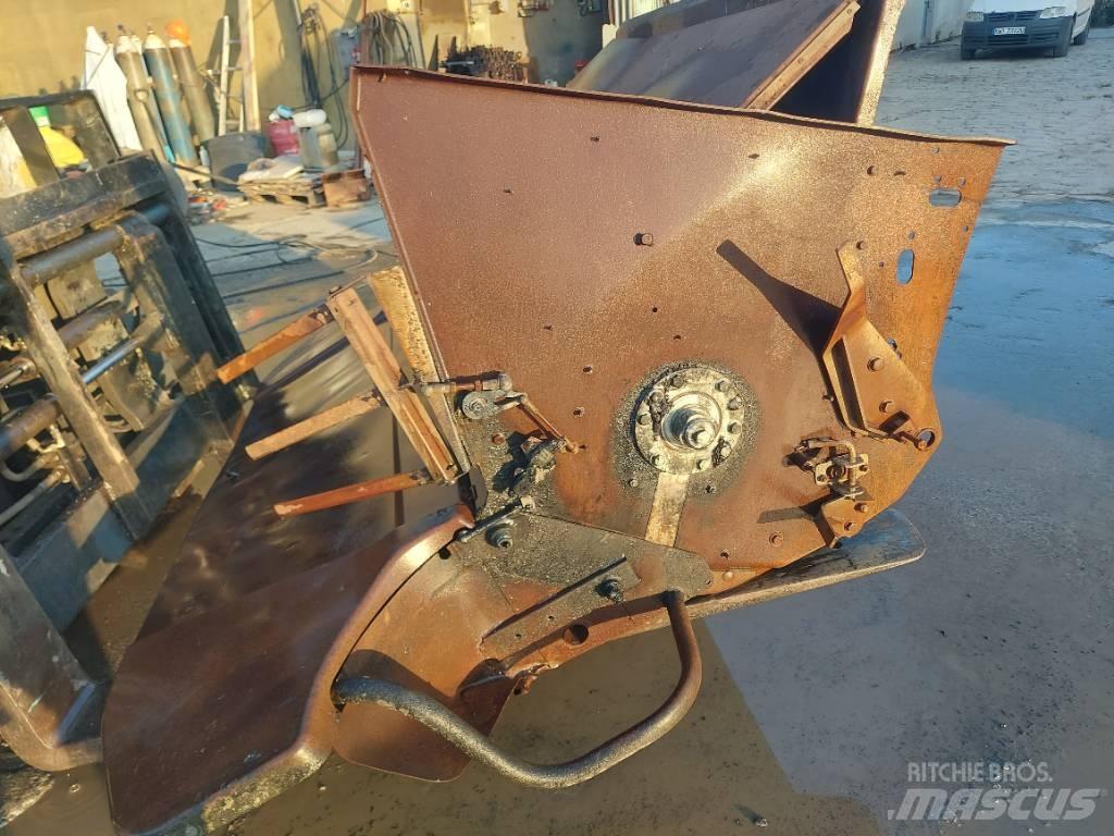 CLAAS Lexion 670 Combine Attachments