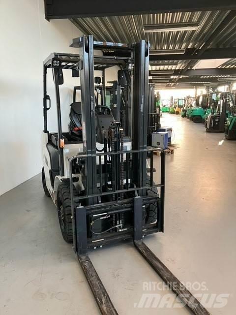 Mitsubishi FD25N3 Diesel Forklifts