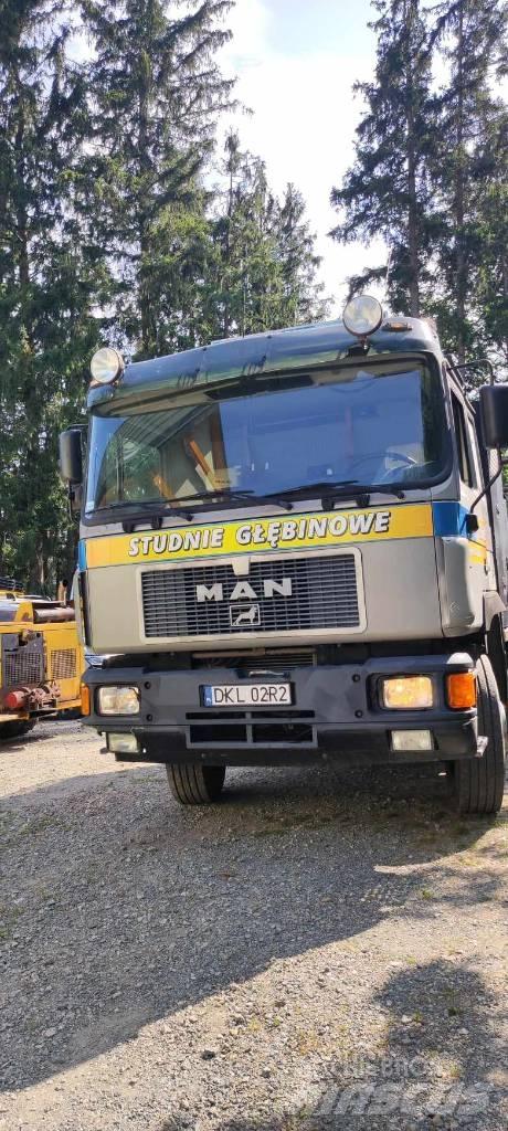 MAN 26.422 Flatbed Trucks