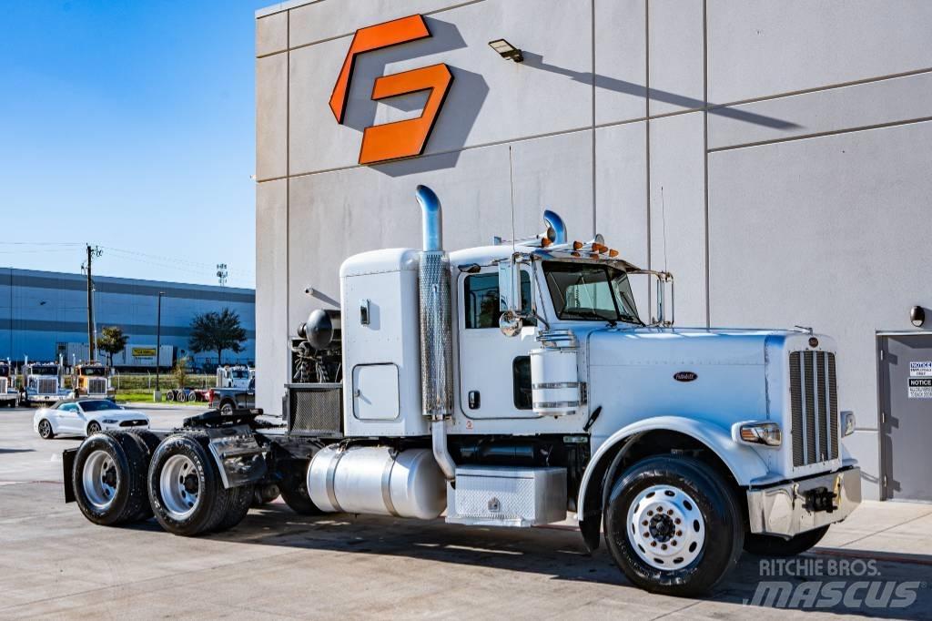 Peterbilt 388 Conventional Trucks / Tractor Trucks