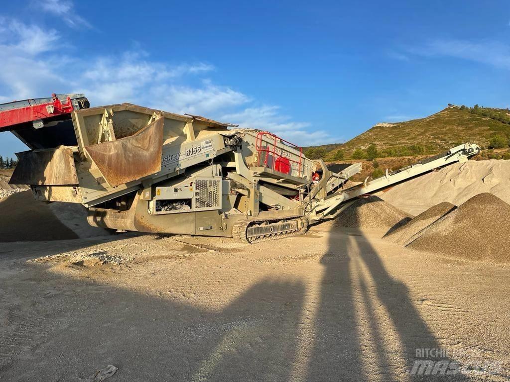 McCloskey R155 Mobile screeners