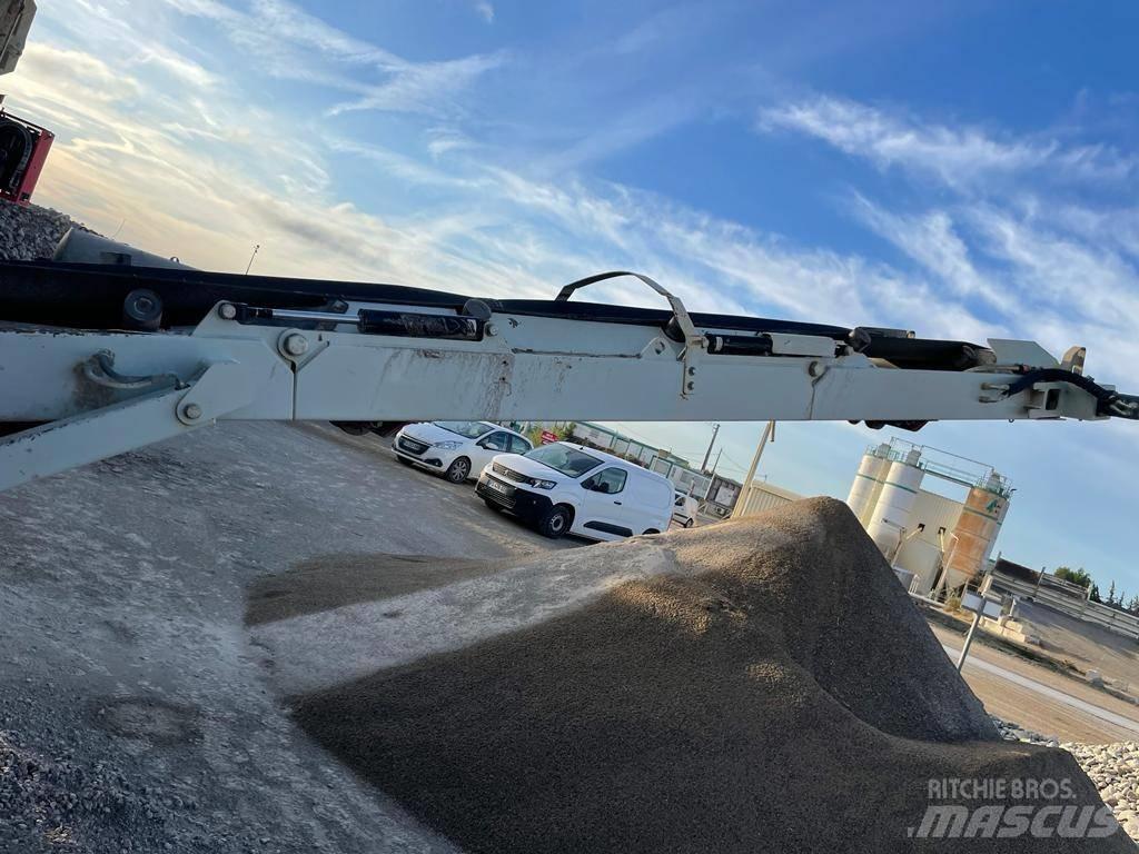 McCloskey R155 Mobile screeners