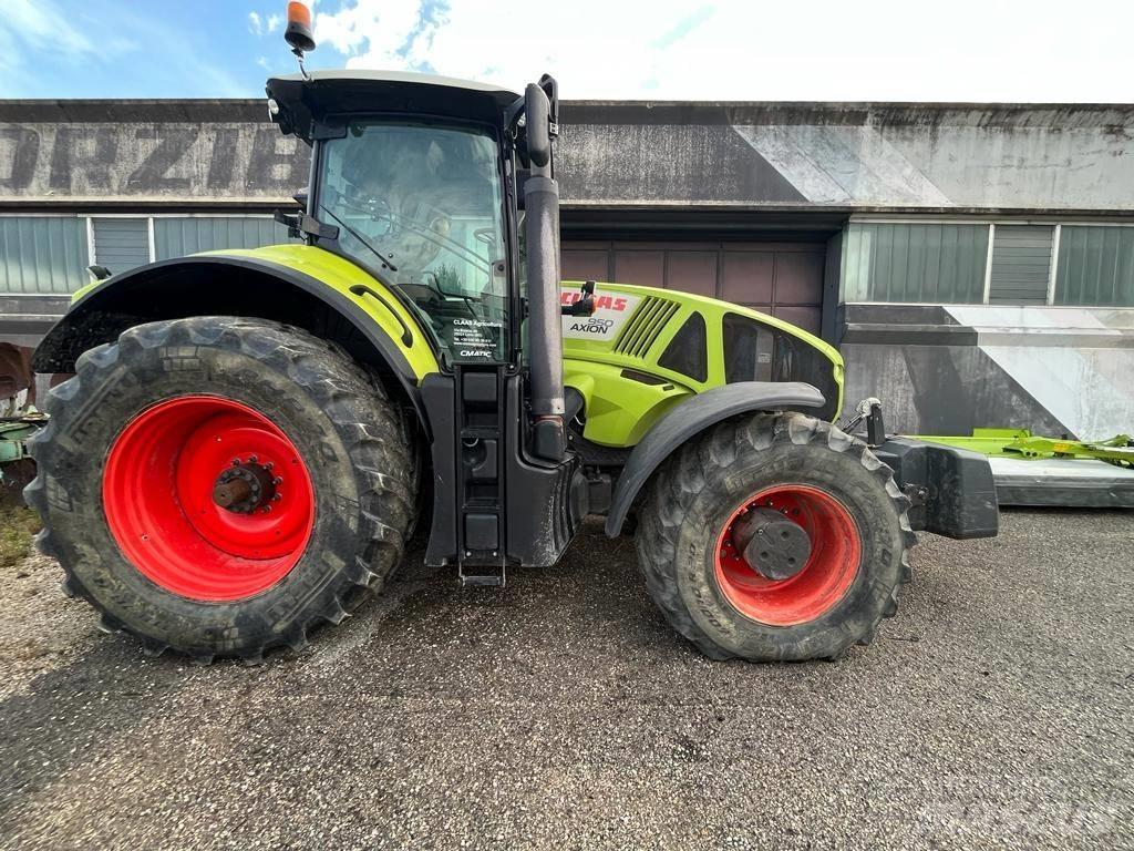 CLAAS Axion 810 Tractors