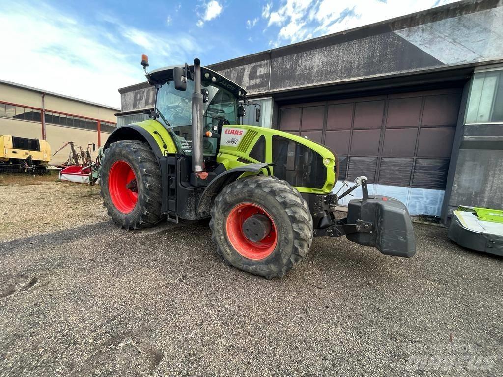 CLAAS Axion 810 Tractors