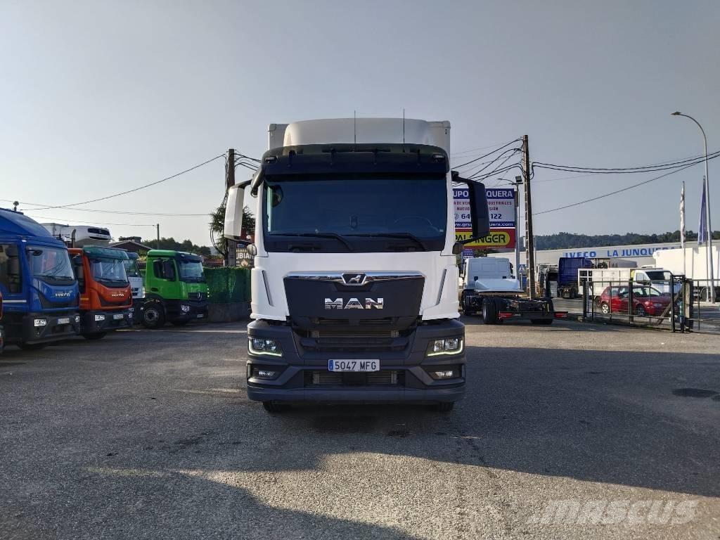 MAN TGS 26.360 Box trucks