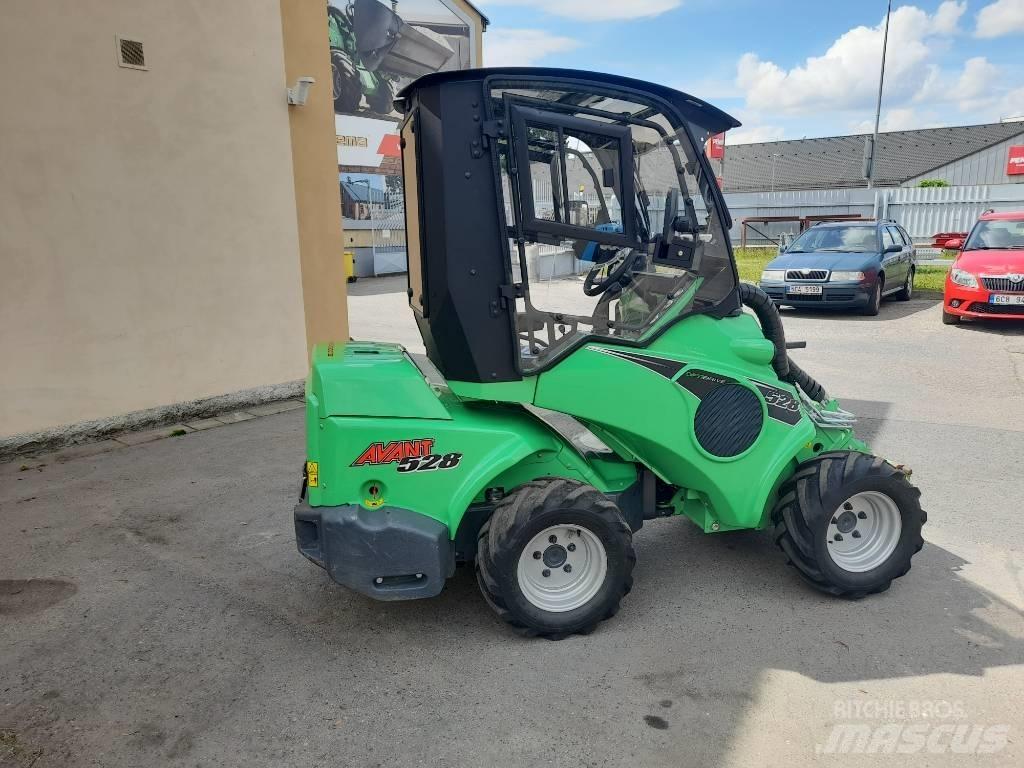 Avant 528 ROPS Others