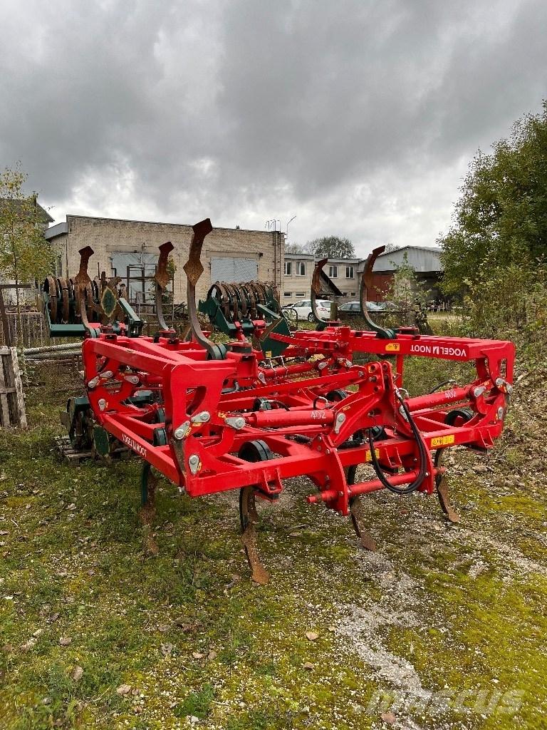  Voogel Noot Cult-402 Chisel Plows