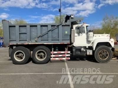 Mack RD 690 SX Dump Trucks