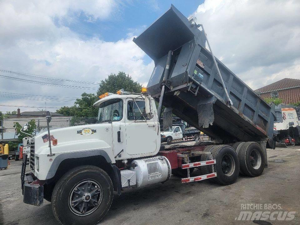 Mack RD 690 SX Dump Trucks