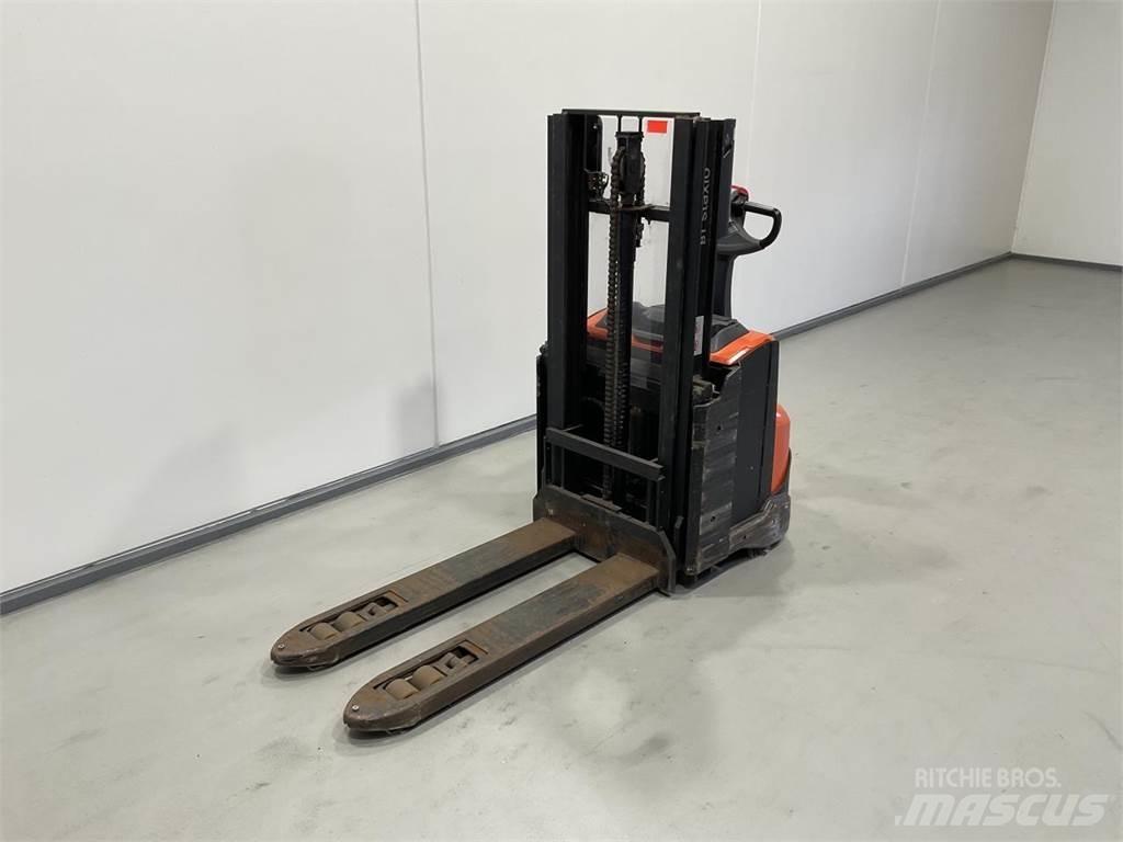 Toyota SWE200D Self Propelled Stackers