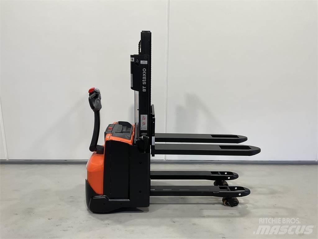 Toyota SWE200D Self Propelled Stackers