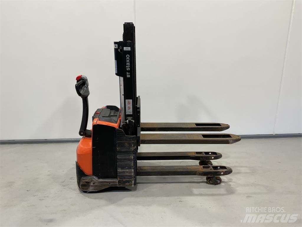 Toyota SWE200D Self Propelled Stackers