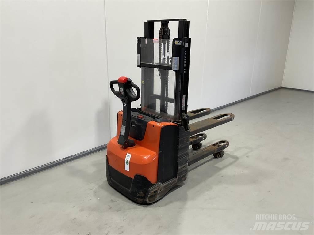 Toyota SWE200D Self Propelled Stackers