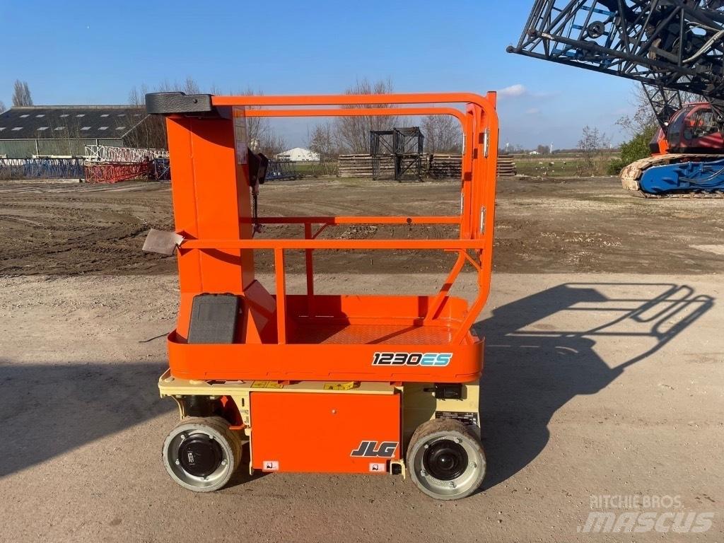 JLG 1230 ES Scissor Lifts
