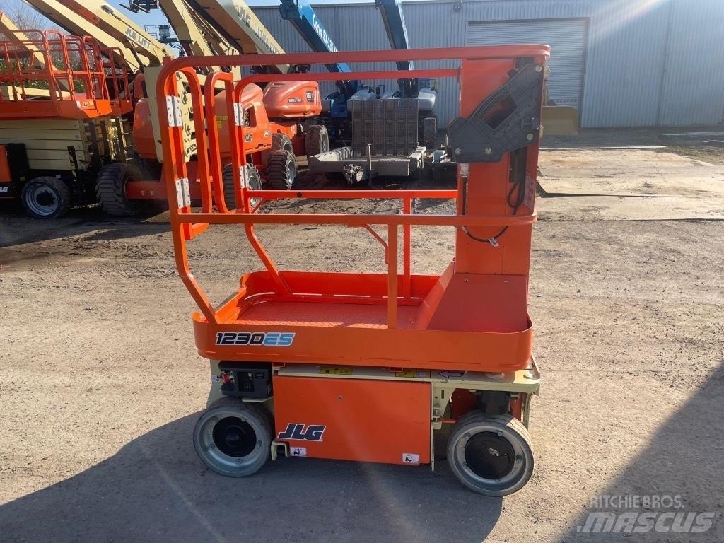 JLG 1230 ES Scissor Lifts