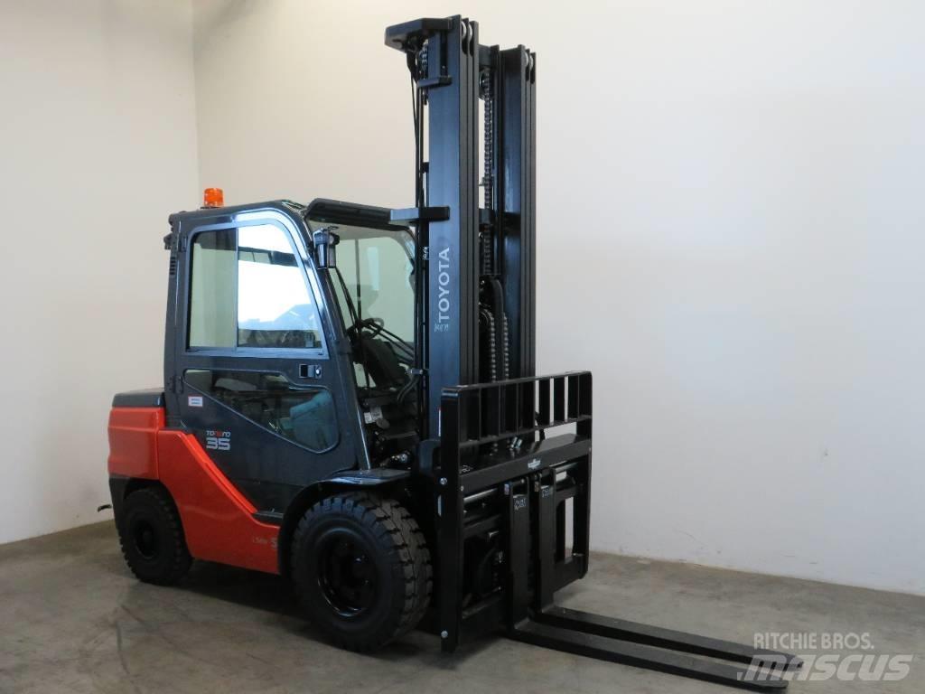 Toyota 8 FDJF 35 Diesel Forklifts