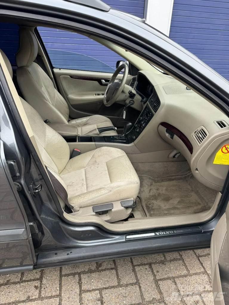 Volvo V70 V70 Automobiles / SUVS