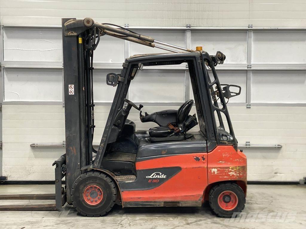 Linde E30-01 Electric Forklifts