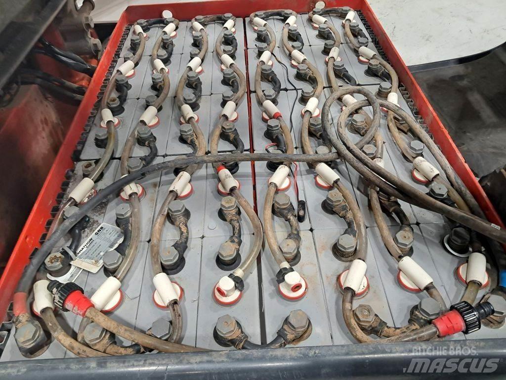 Linde E30-01 Electric Forklifts