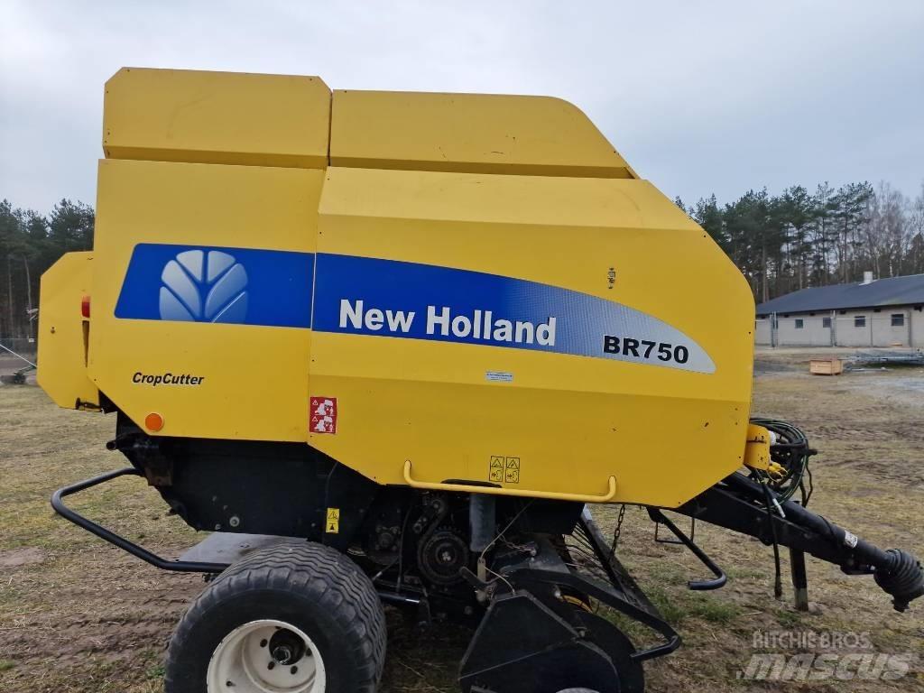 New Holland BR 750 Round Balers