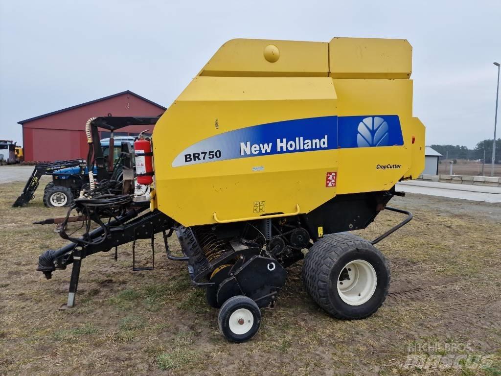 New Holland BR 750 Round Balers