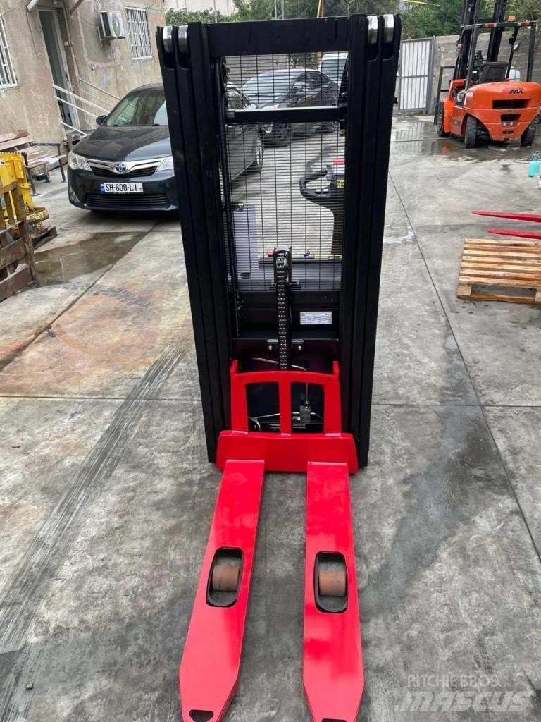 Hyster S 1.2 Pedestrian stacker