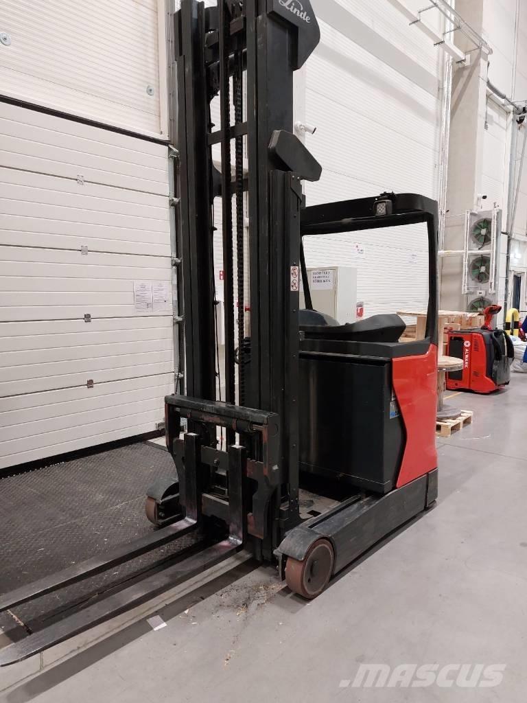 Linde R14 Self Propelled Stackers