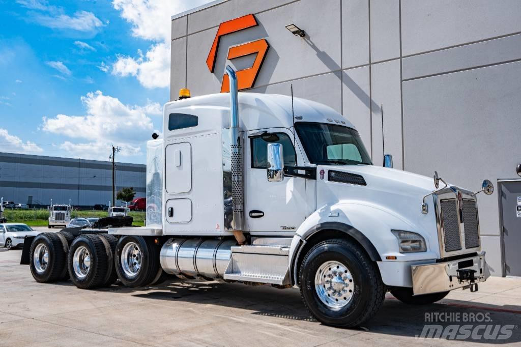 Kenworth T 880 Conventional Trucks / Tractor Trucks