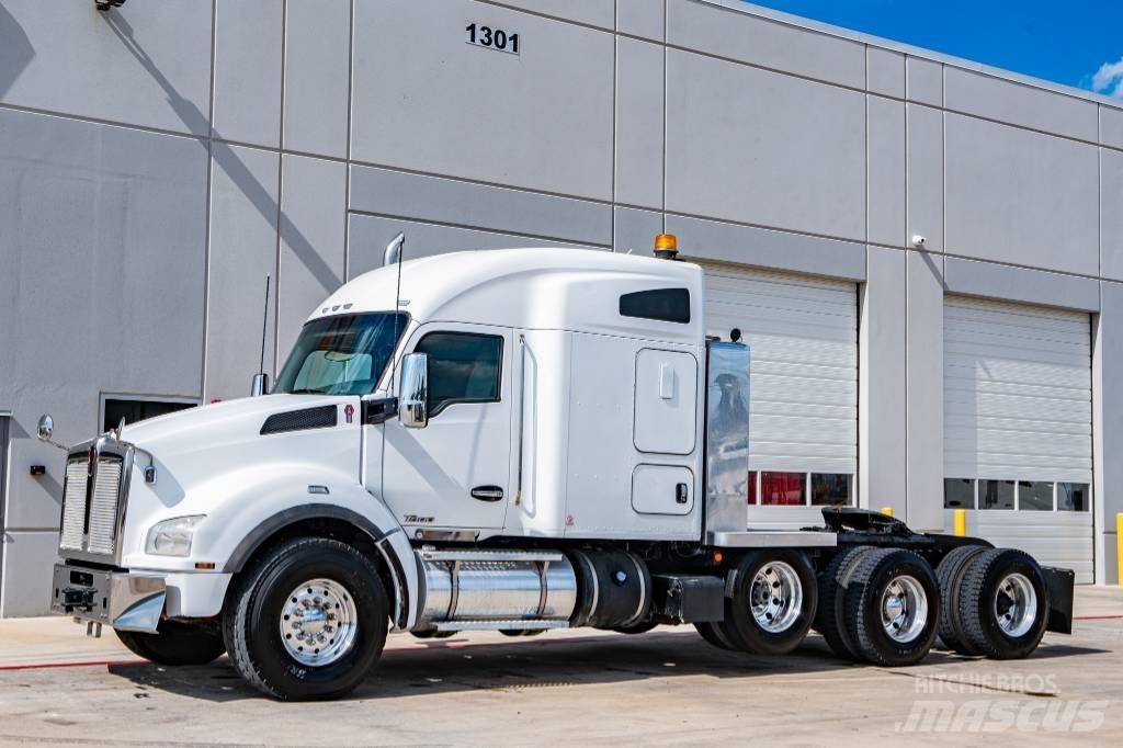 Kenworth T 880 Conventional Trucks / Tractor Trucks