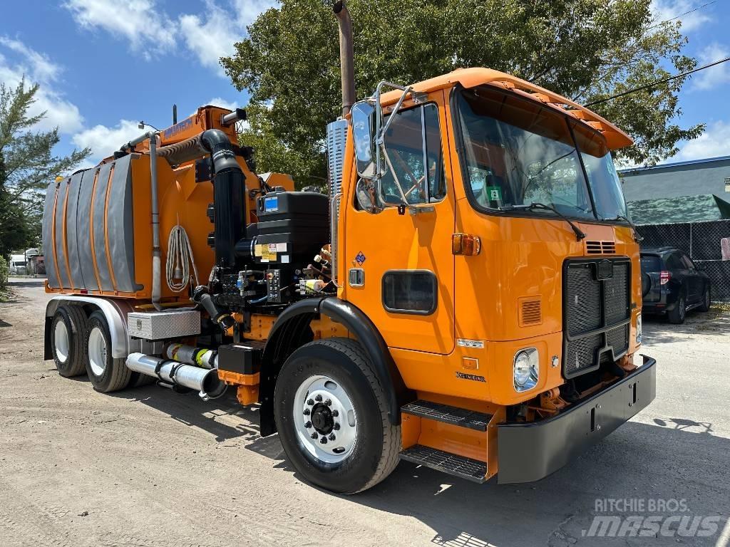 Autocar WX64 Vacuum Trucks