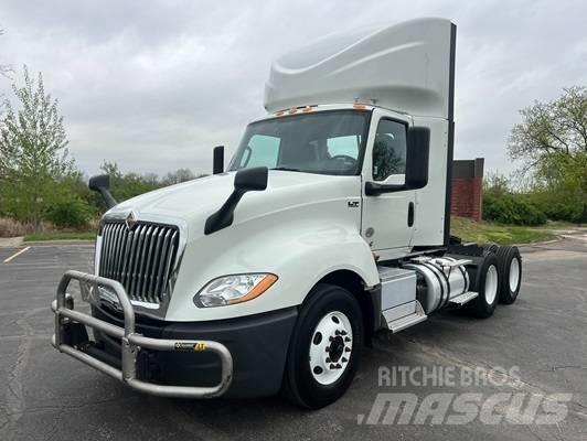 International LT 625 Conventional Trucks / Tractor Trucks