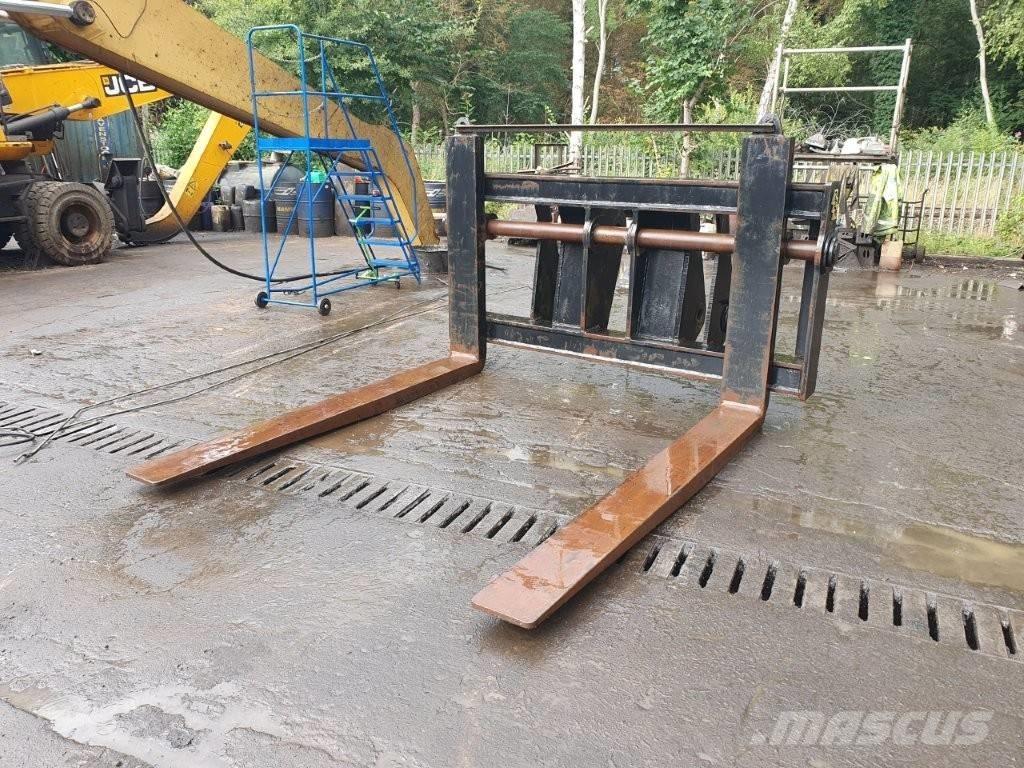 Volvo L 220 D Forks