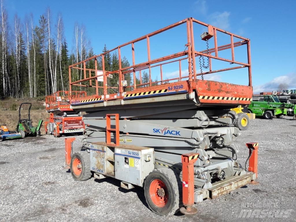 SkyJack SJ 9250 Scissor Lifts