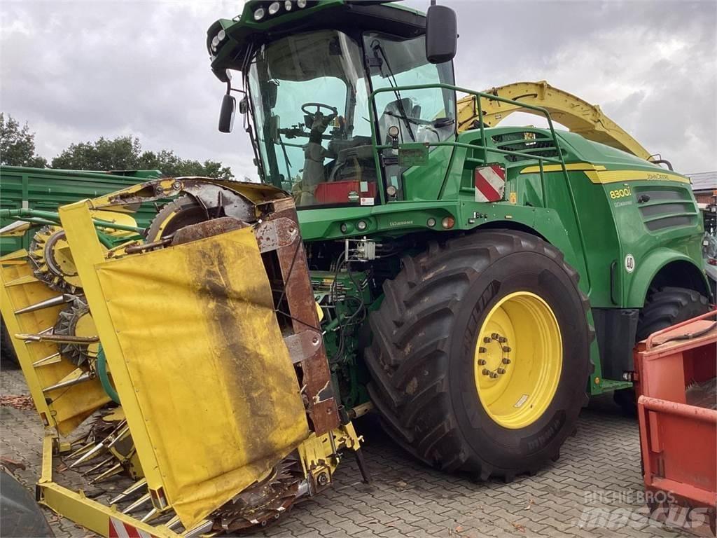 John Deere 8300 Self-propelled foragers