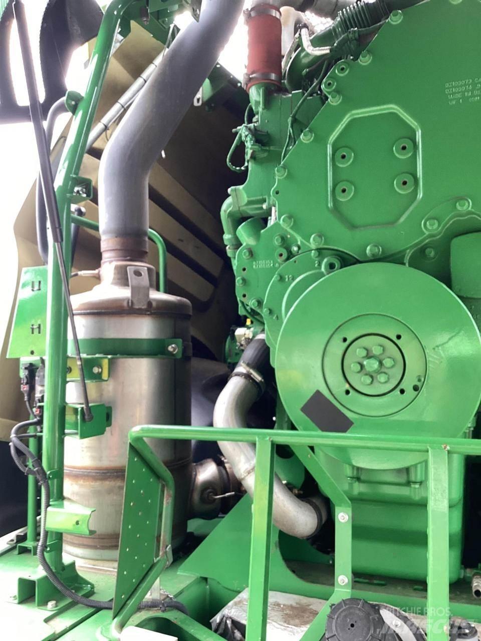 John Deere 8300 Self-propelled foragers
