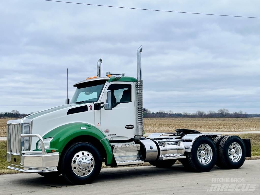 Kenworth T 880 Conventional Trucks / Tractor Trucks