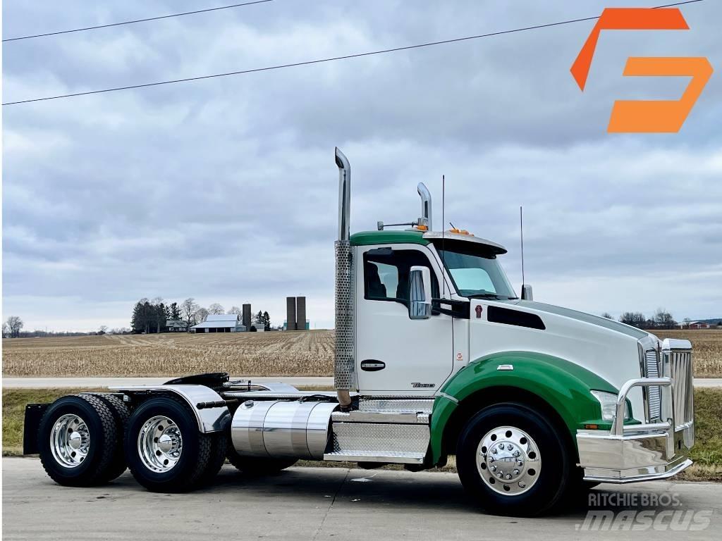 Kenworth T 880 Conventional Trucks / Tractor Trucks