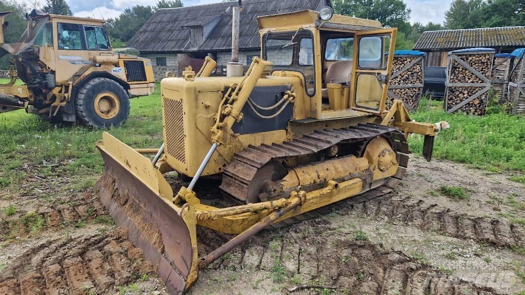 CAT D 4 D Crawler dozers