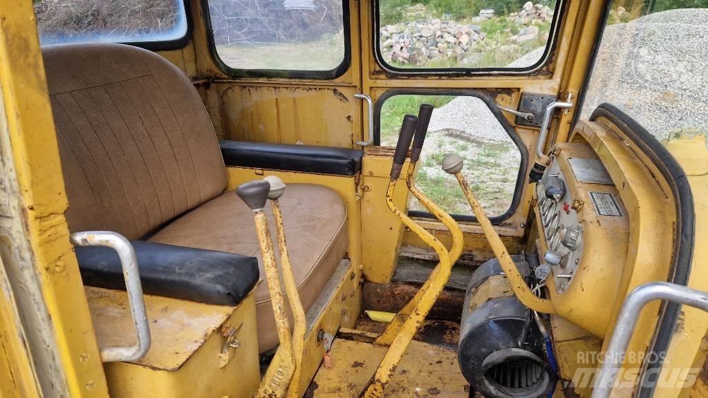 CAT D 4 D Crawler dozers