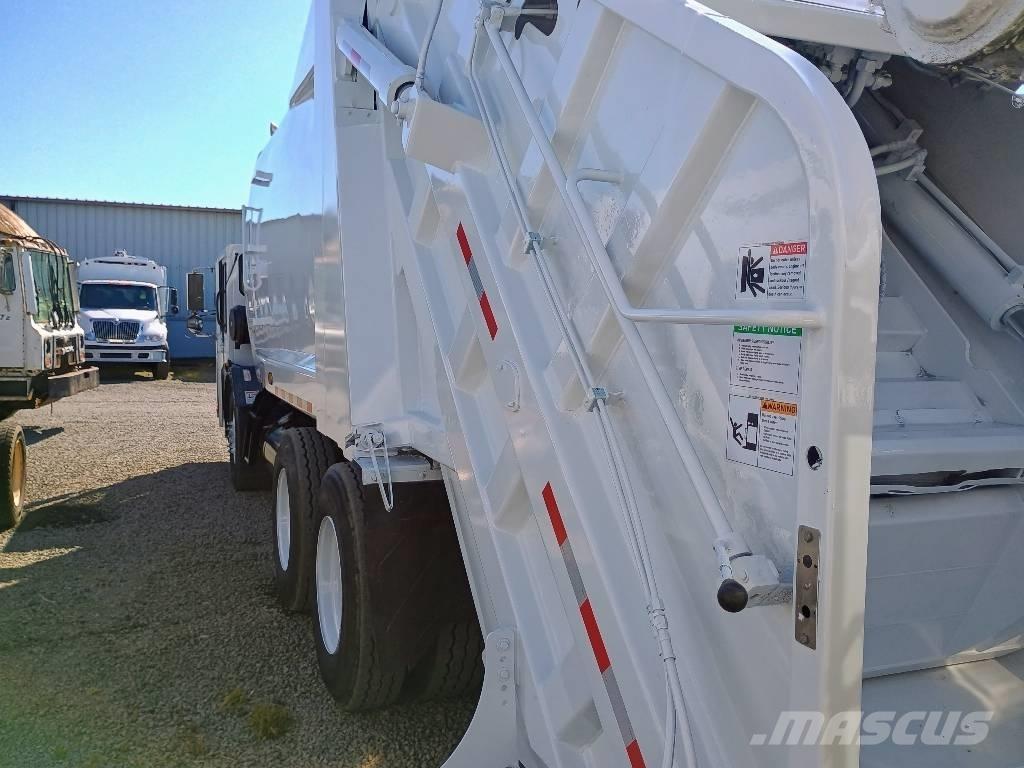Crane Carrier LE Garbage Trucks / Recycling Trucks