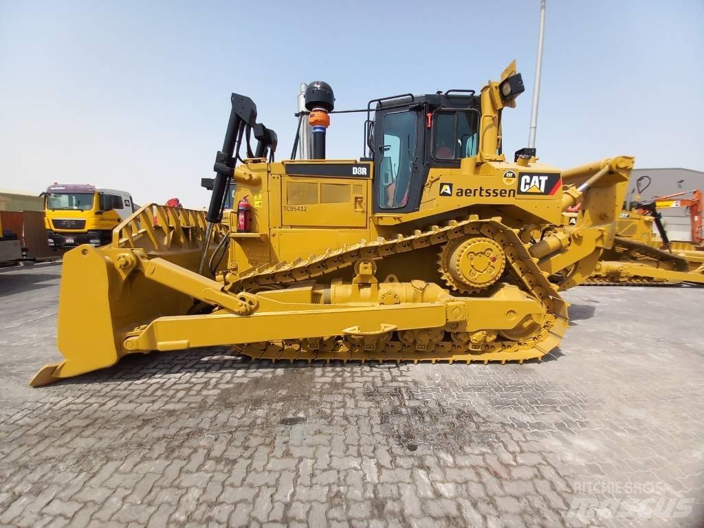 CAT D8R (Abu Dhabi) Crawler dozers