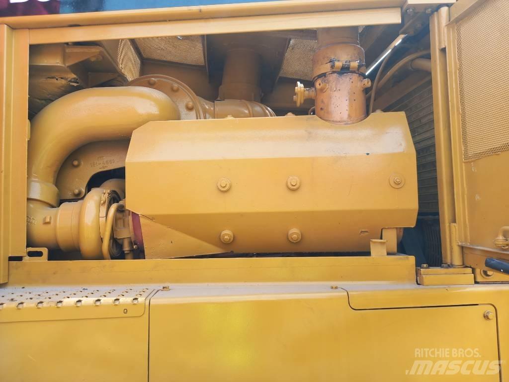 CAT D8R (Abu Dhabi) Crawler dozers