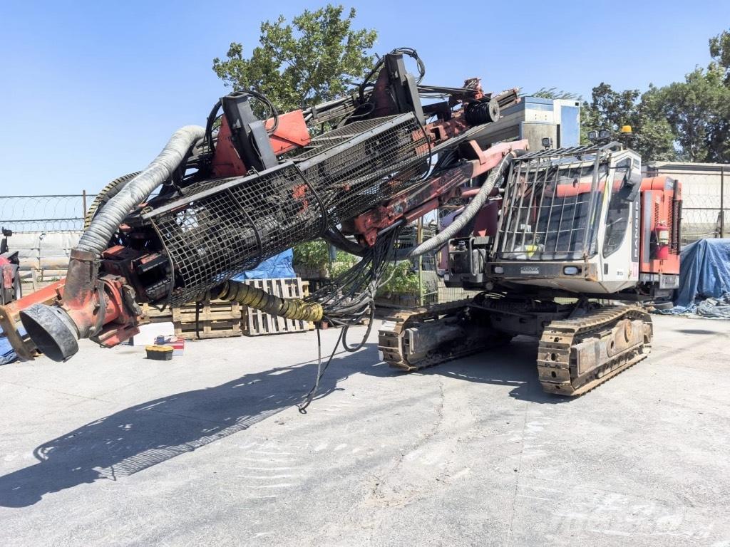 Sandvik DX 800 Surface drill rigs