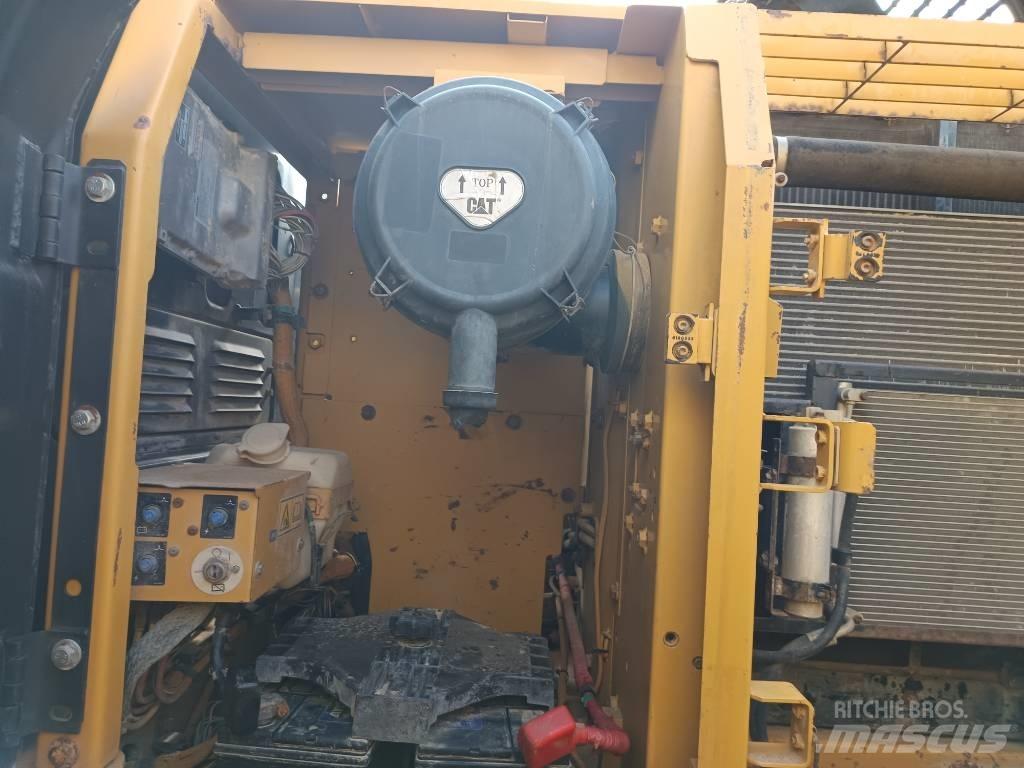 CAT CAT320D2 Mini excavators  7t - 12t