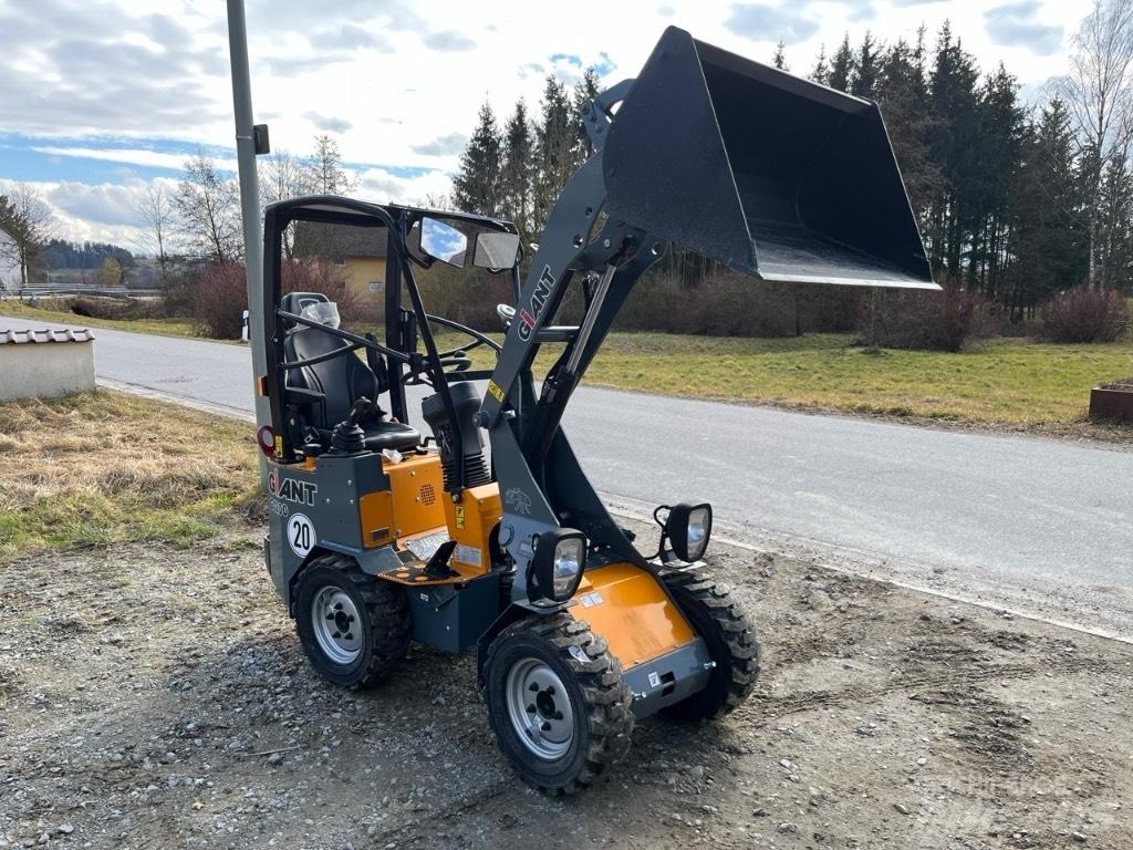 GiANT G 1200 Mini Loader