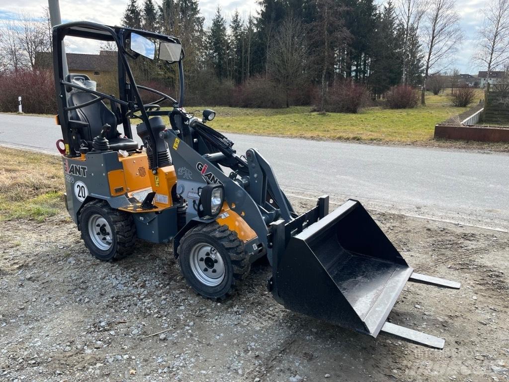 GiANT G 1200 Mini Loader