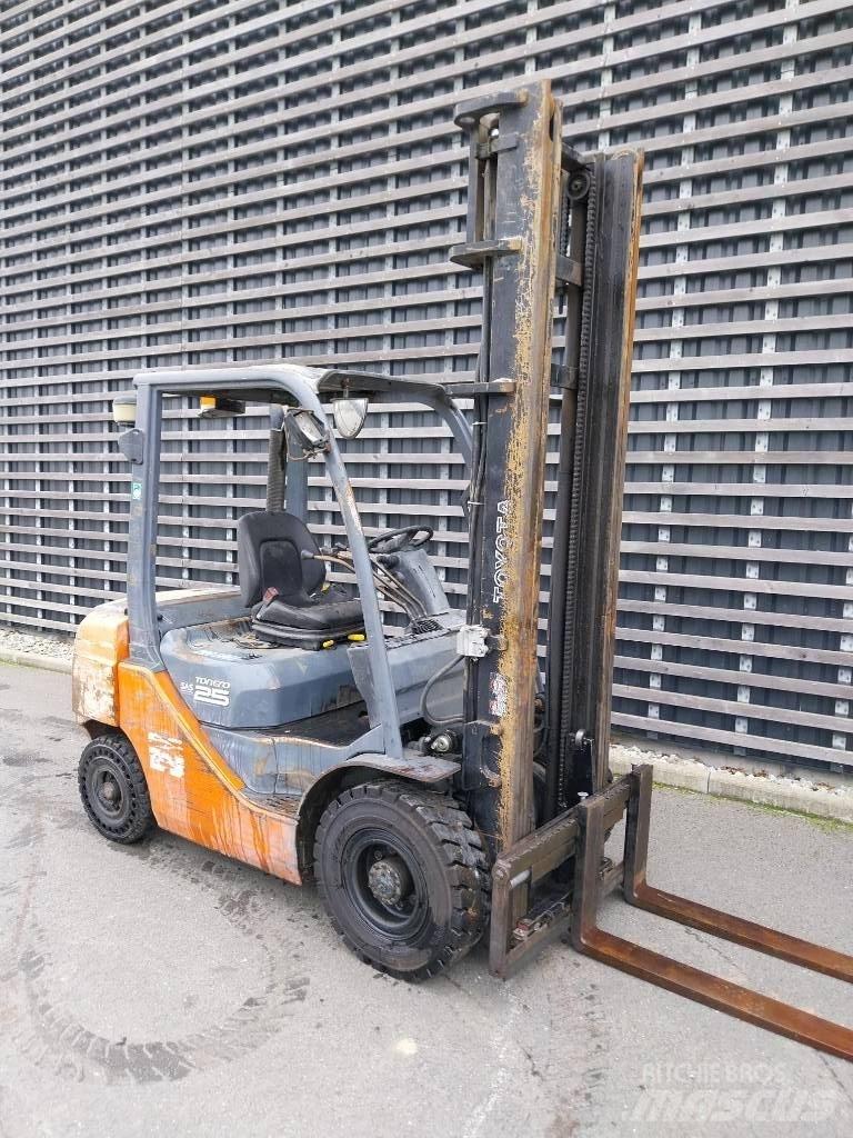 Toyota 25 Diesel Forklifts